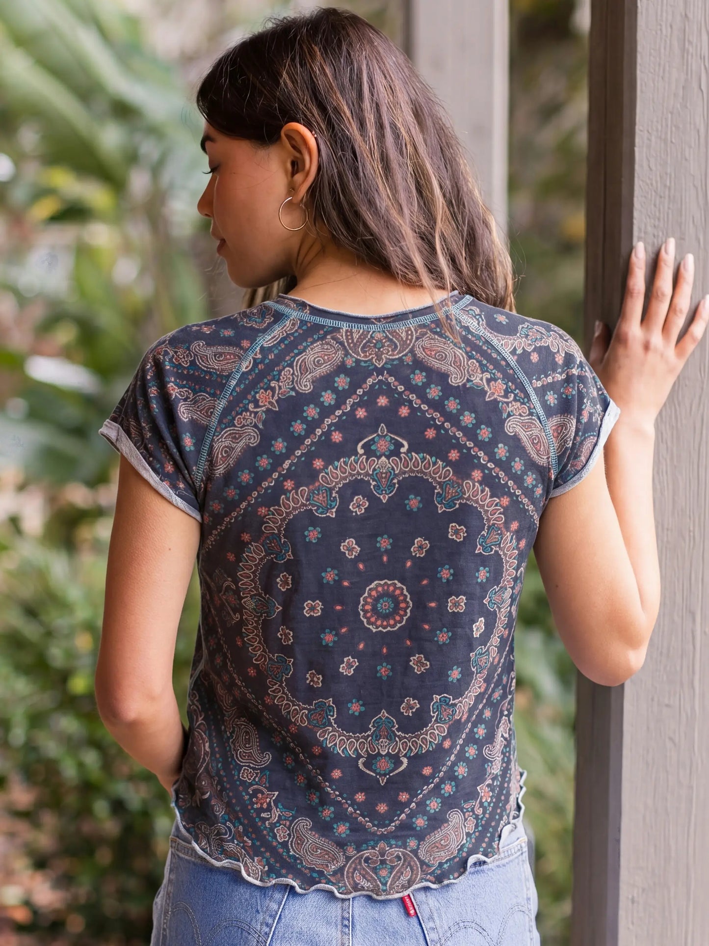 Lily Cotton Short Sleeve Tee Shirt - Sedona Bandana Charcoal