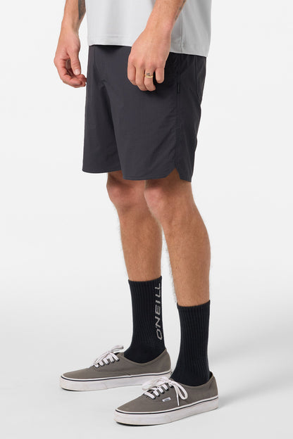 TRVLR Halfback 18" Hybrid Shorts